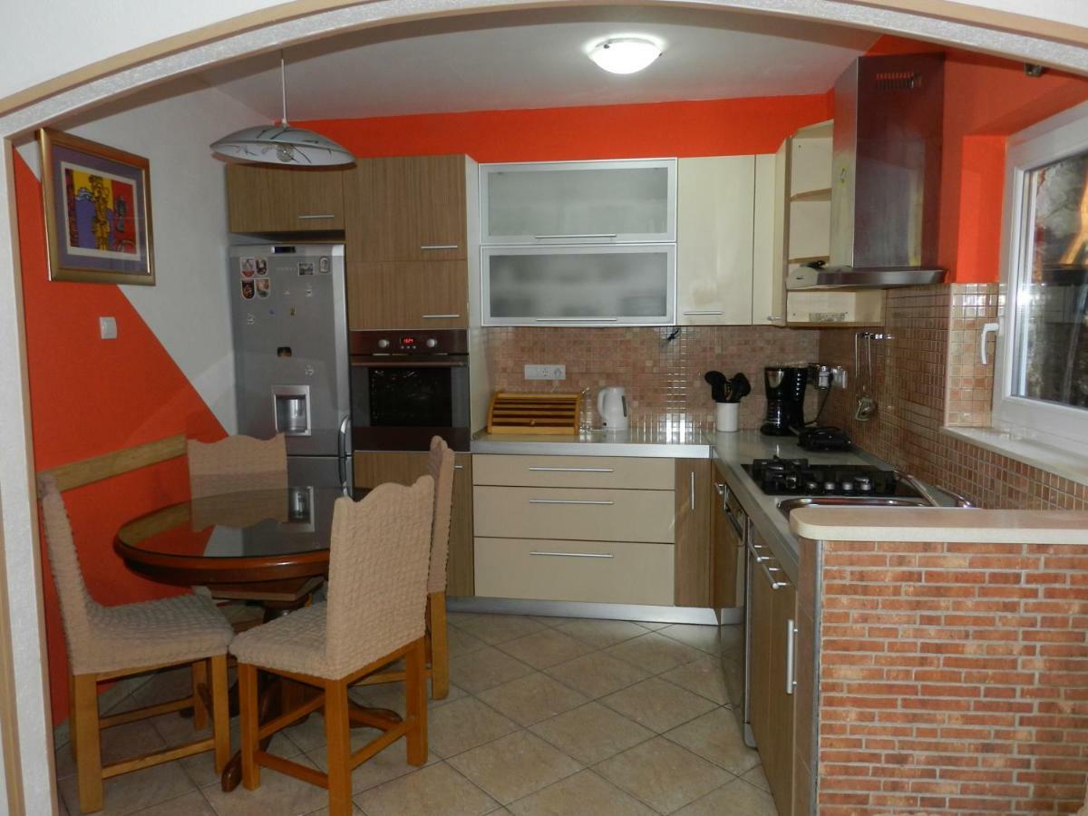 Apartmani Maruncic โอมิช ภายนอก รูปภาพ